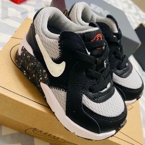 Nike Toddler Sneakers Size 4
